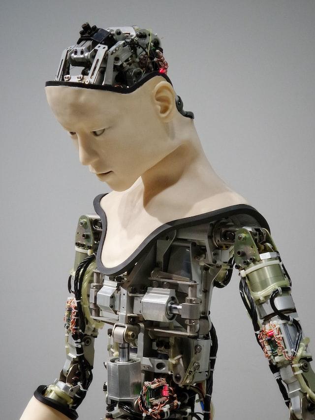 Robot with Excellent Vision Draws Your Blood. The future is near.